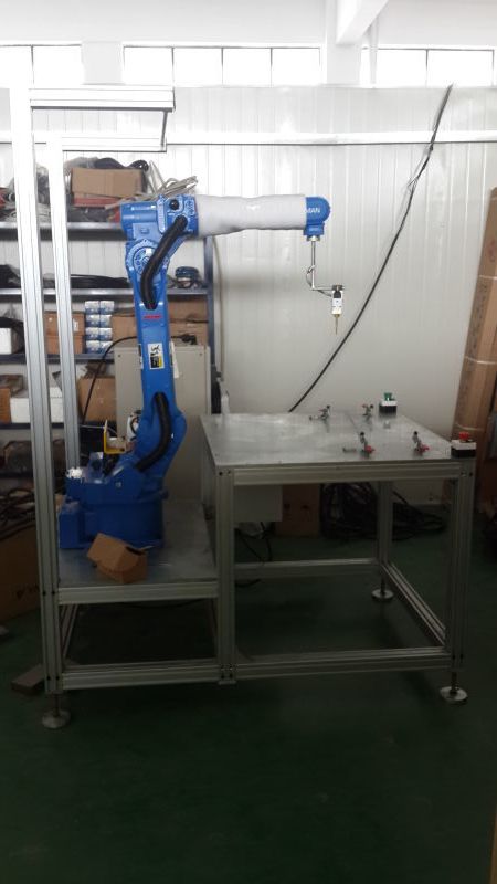 4机器人自动涂胶应用.jpg